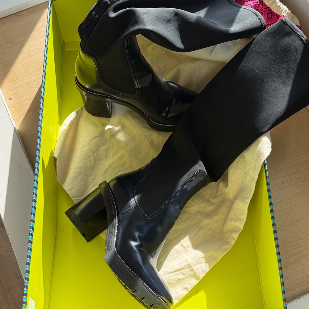 Tory Burch Elegant Black Knee-High Women's Boots - Picture 4 of 11